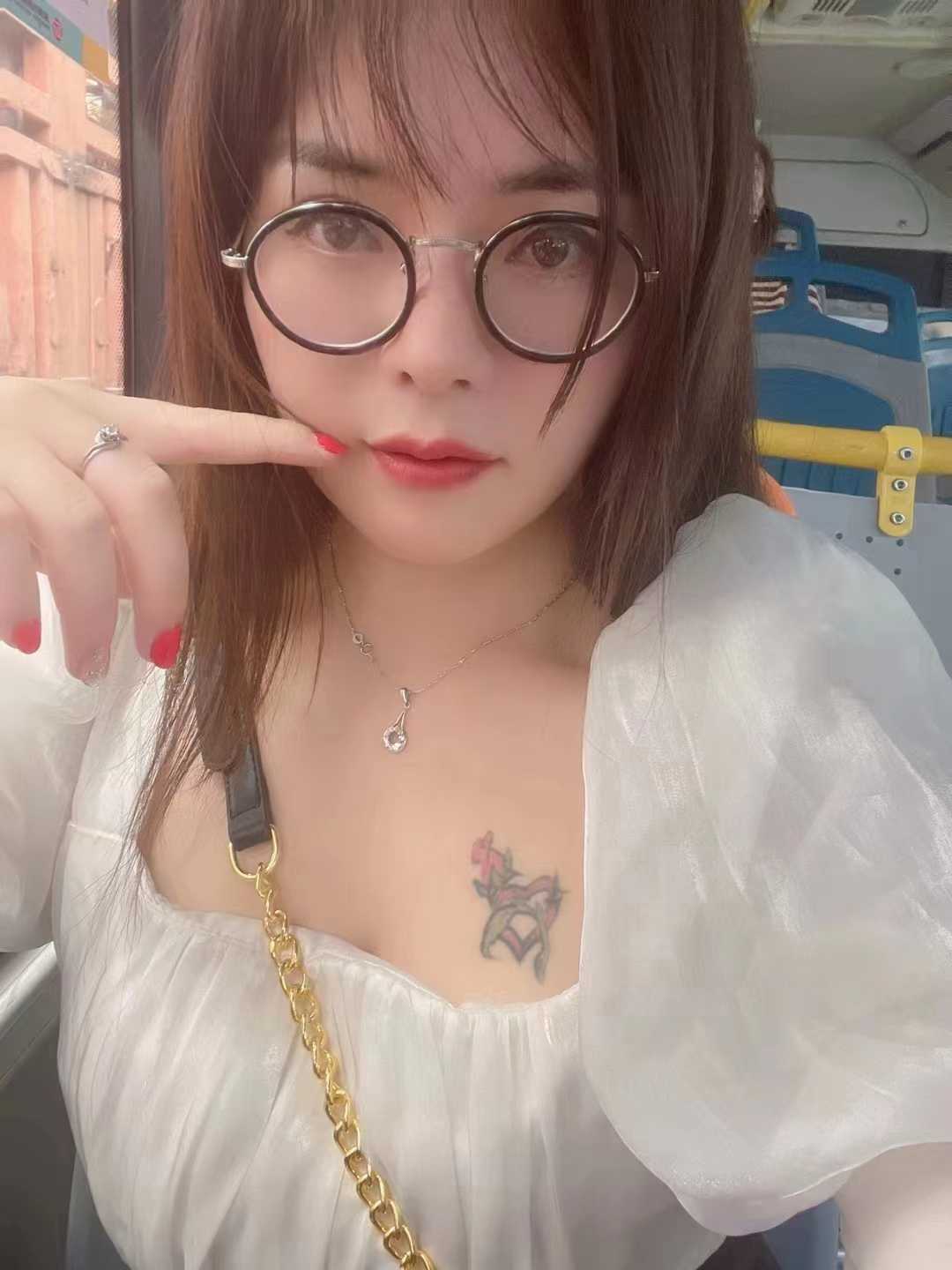 龙华惹火丰满欲望少妇