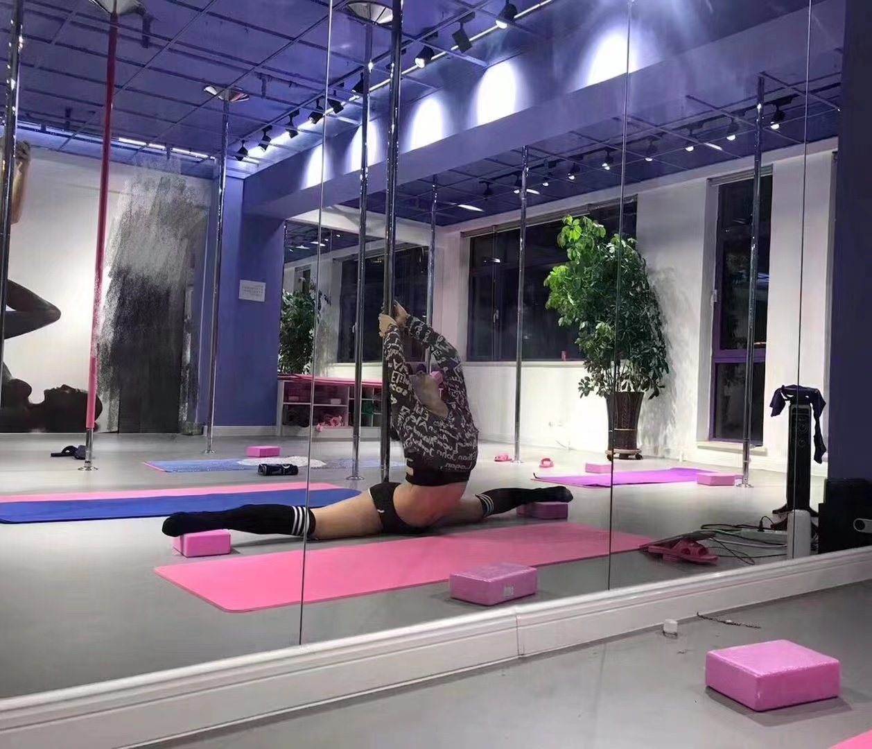 管城区一字马女神桃子