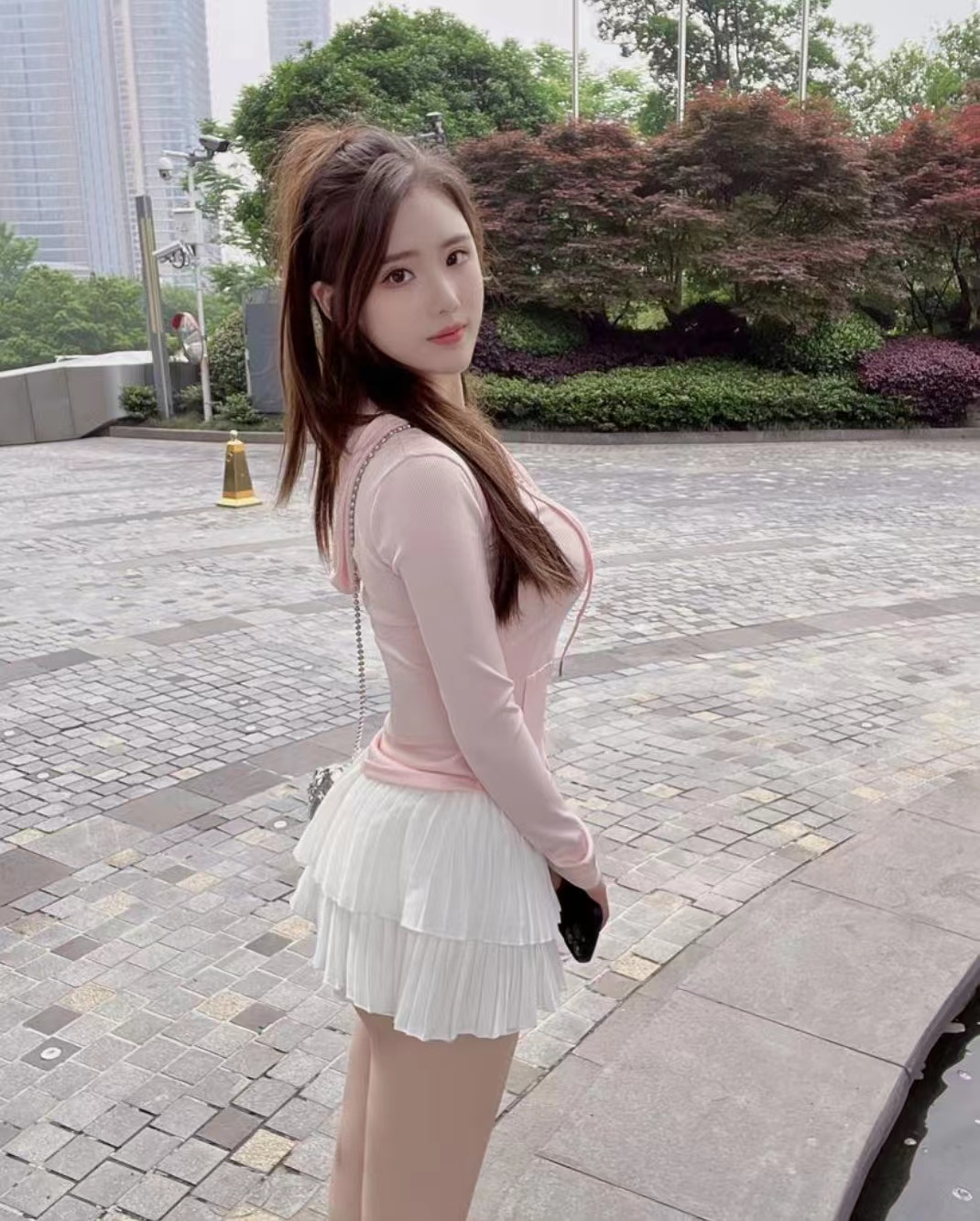 配合度很默契的小美女