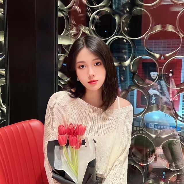 丰满可人黑丝大长腿