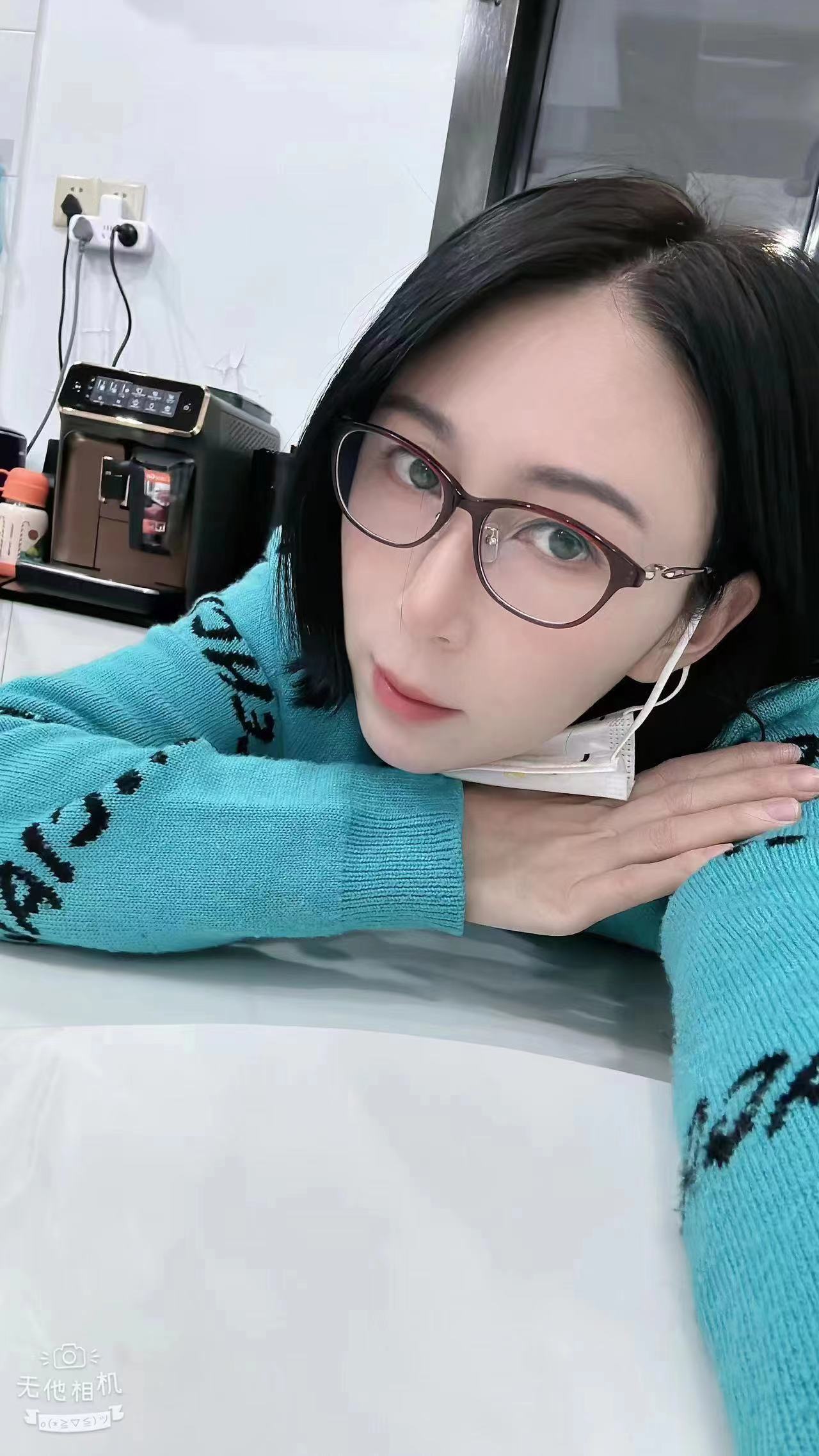 闵行区眼镜气质御姐