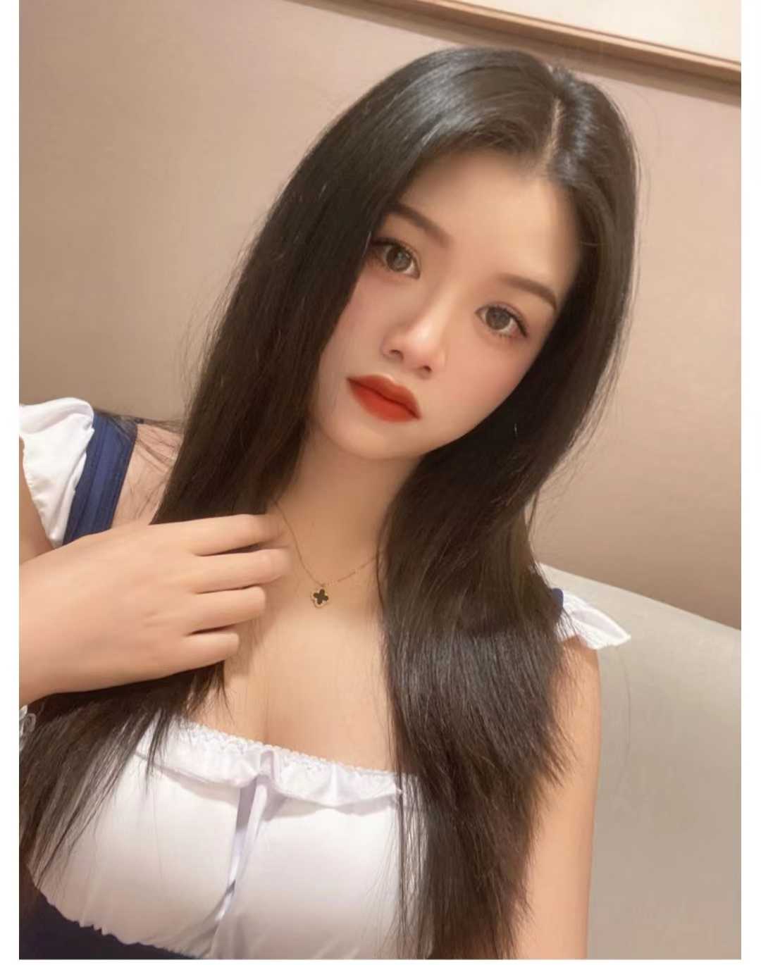 西山区惹火尤物菲儿