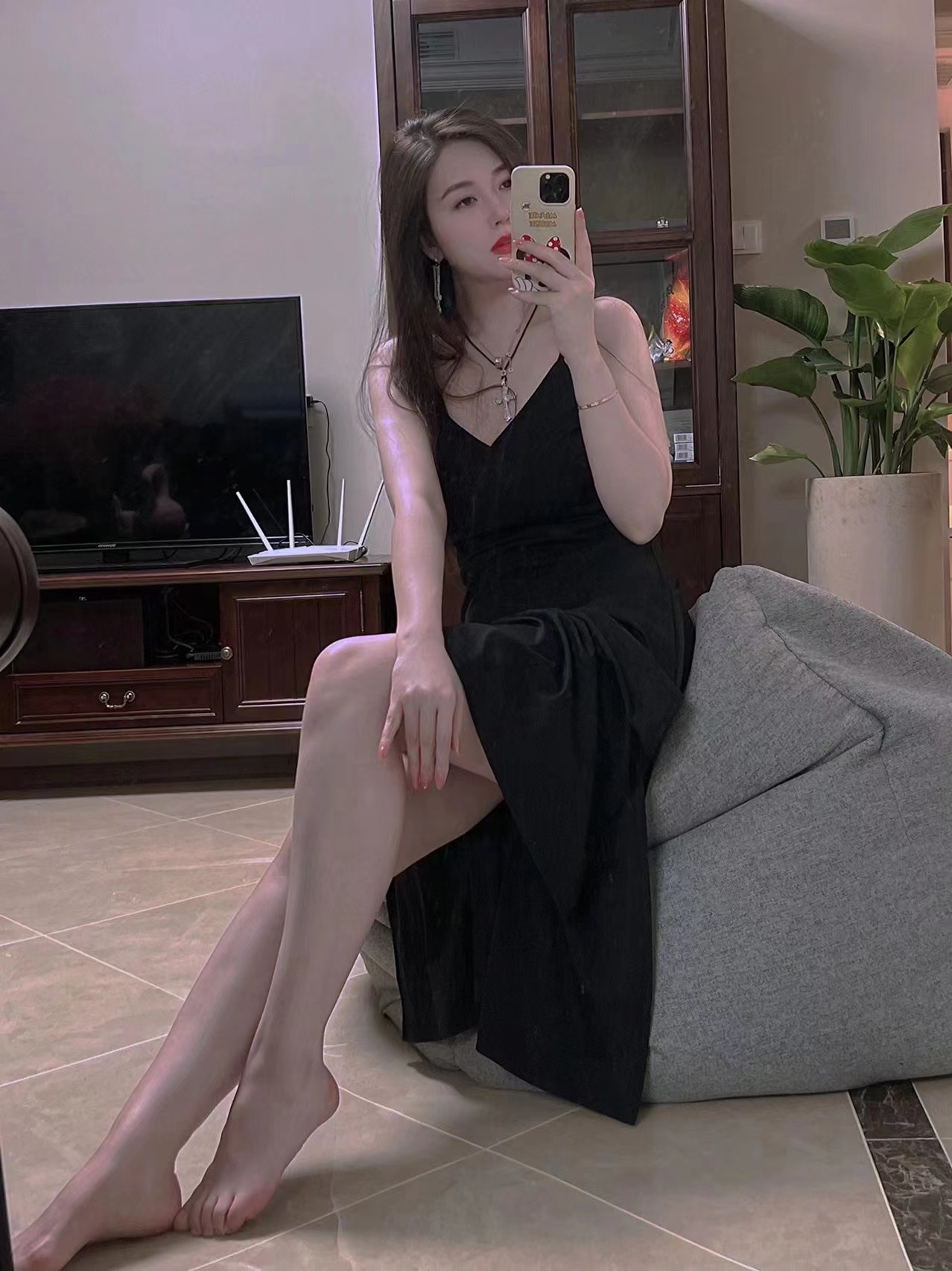 徐汇惹火大长腿辣妹雨彤