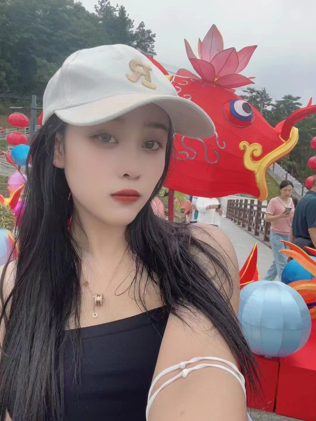 皮肤粉嫩，服务很好的小姐姐