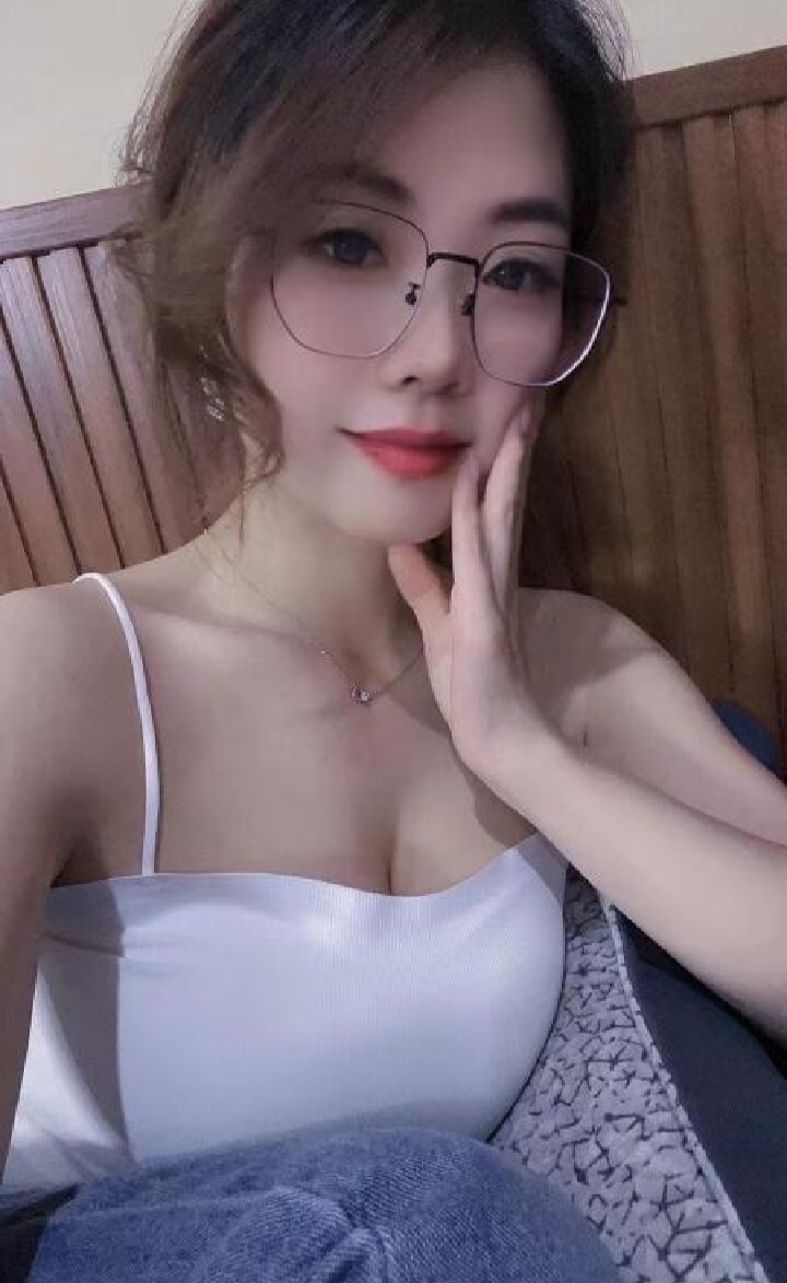 蜀山白嫩眼镜美少妇