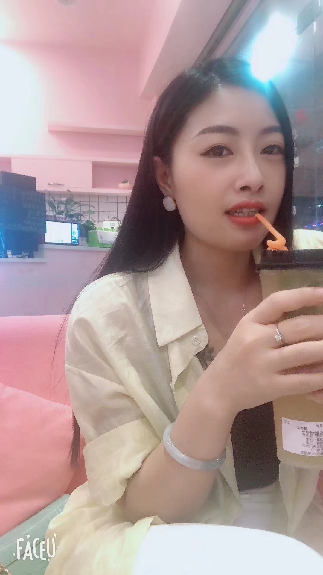 小姐姐刚下海出来兼职