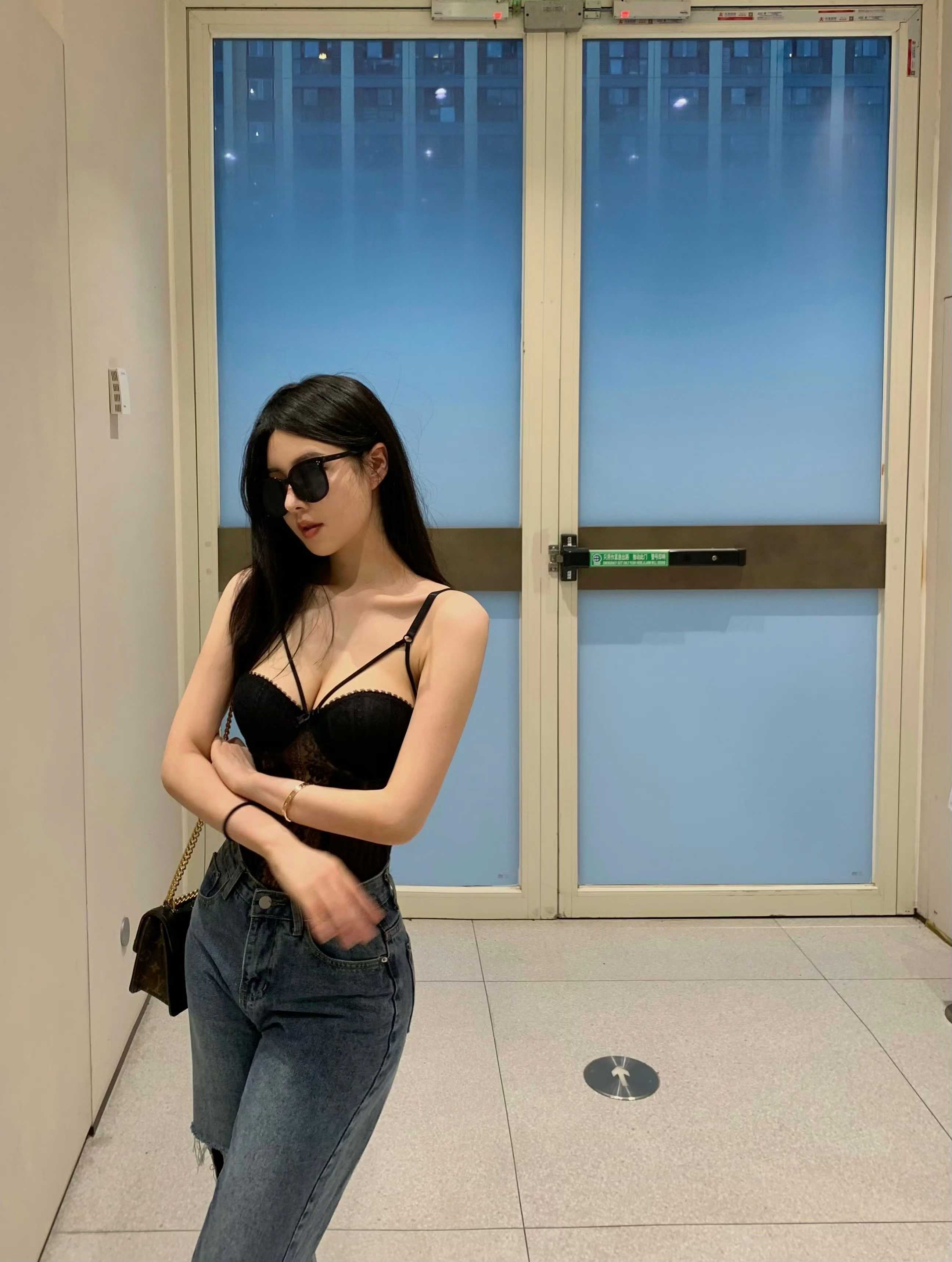 杭州火辣身材甜妹小鹿