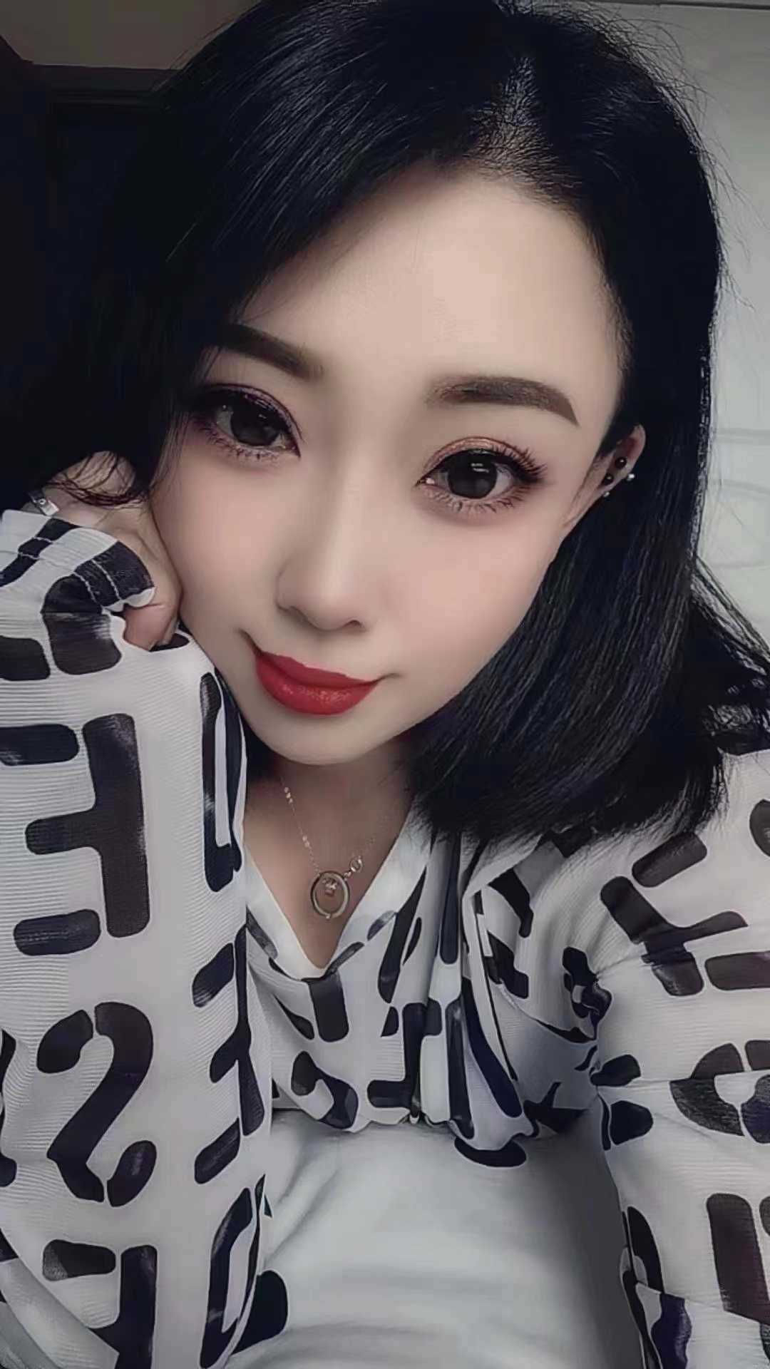 包河性感丰满小姐姐宝儿