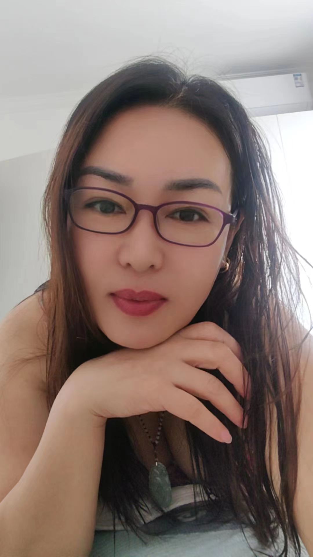 黄浦丰满火辣眼镜少妇