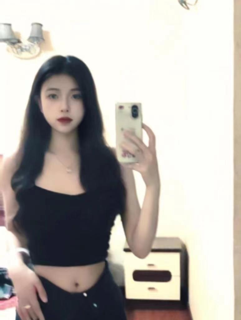 身材曼妙，年轻活力