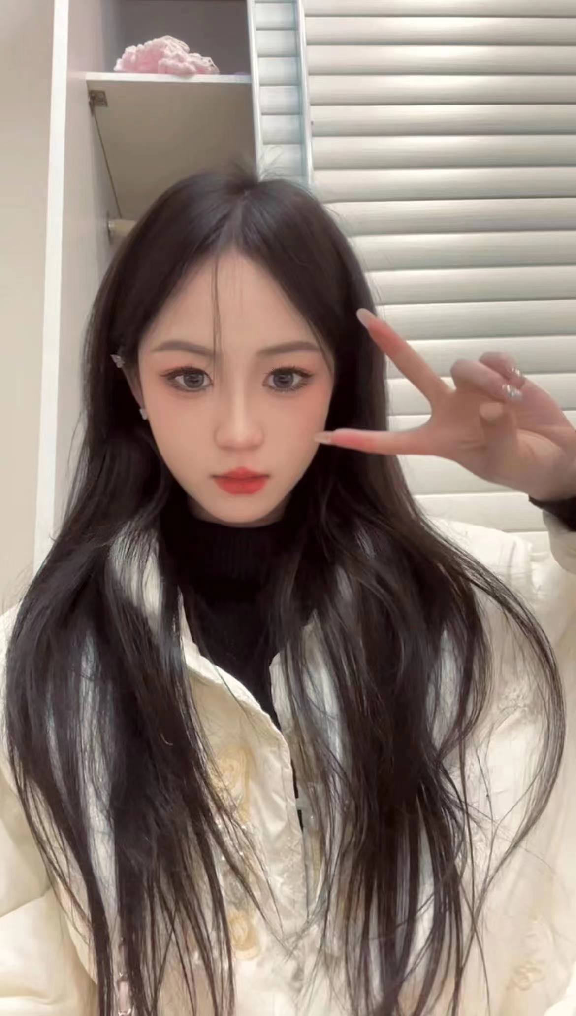 蜀山长相甜美的小姐姐