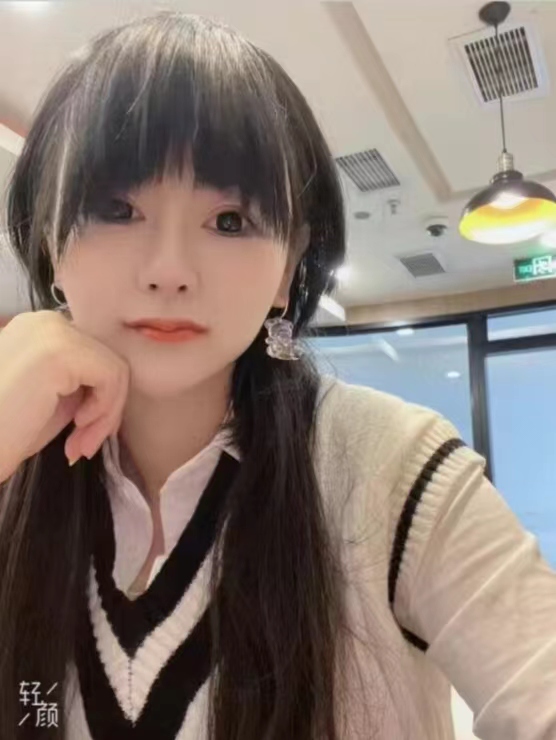 朝阳白嫩丰润小姐姐月月