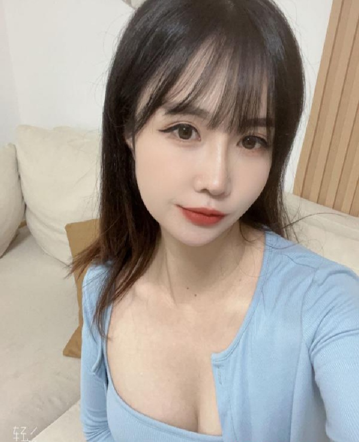 龙华丰满乳夹子小姐姐