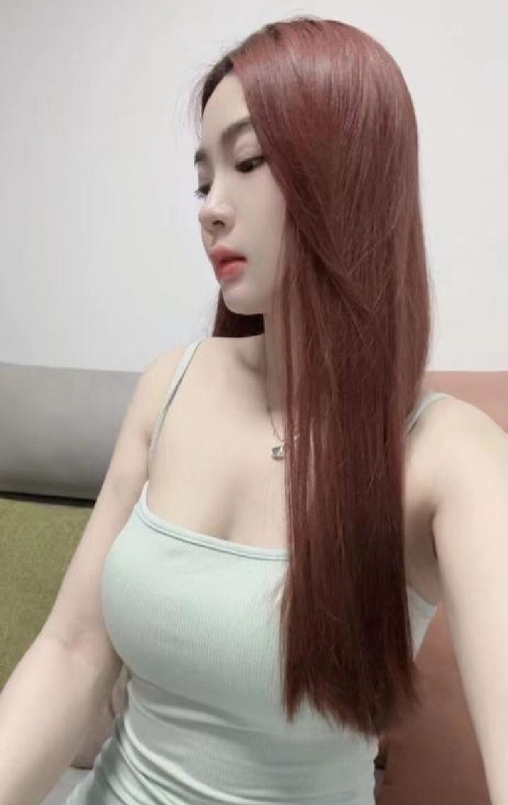 徐东白嫩大长腿少妇