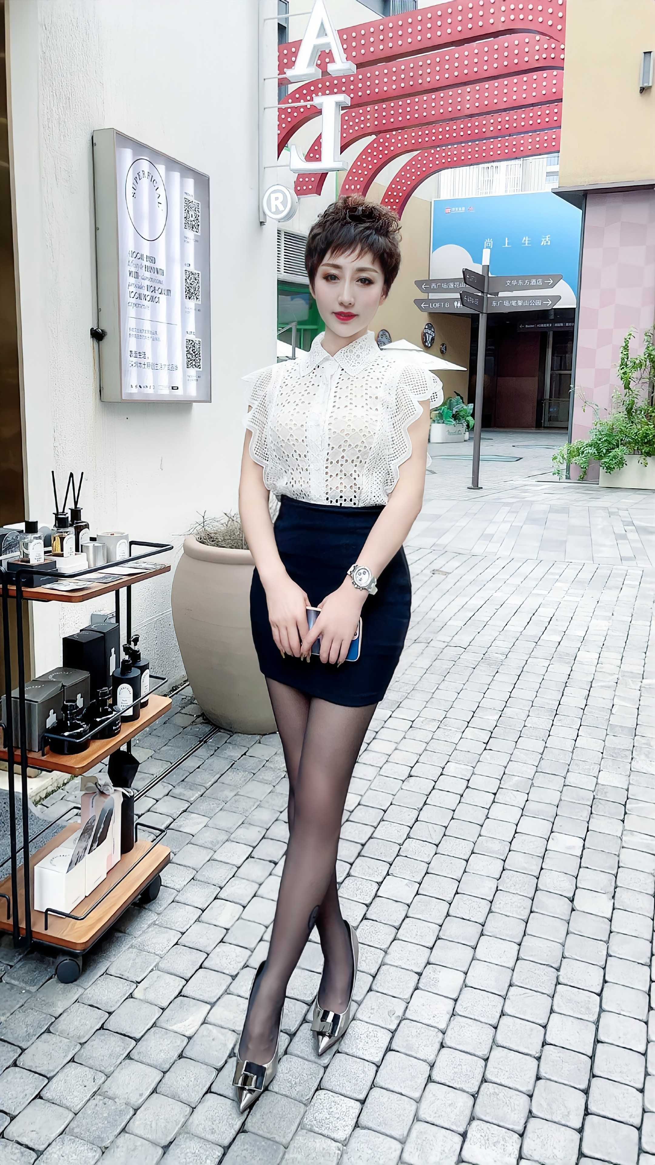 短头发 干练小妹