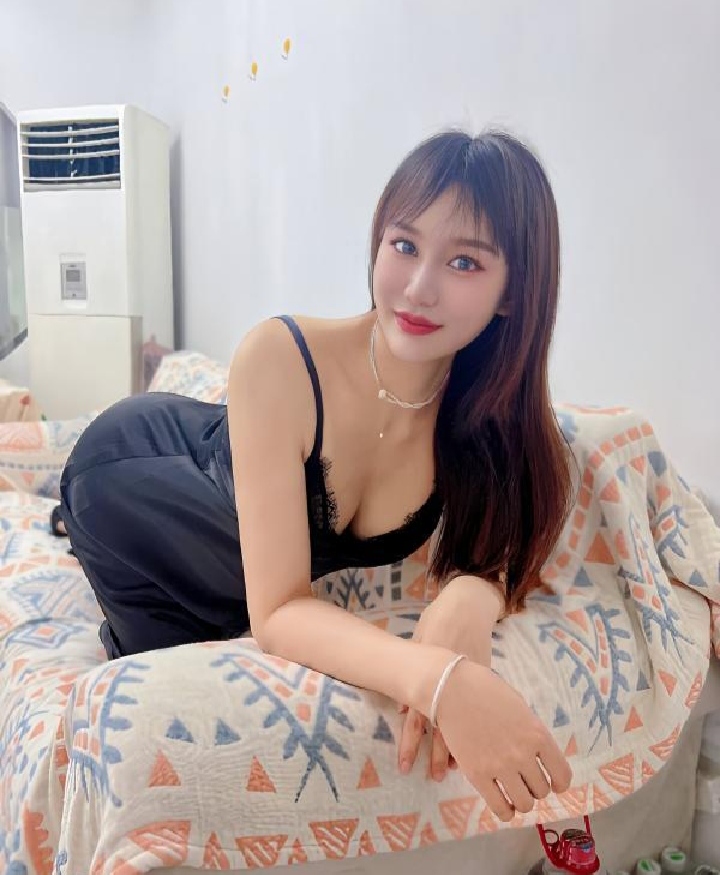 河西一字马女神乐乐