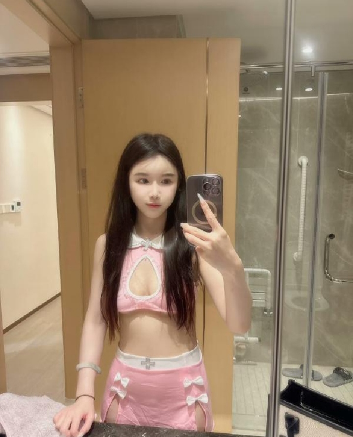 南站嫩妹甜美怡宝