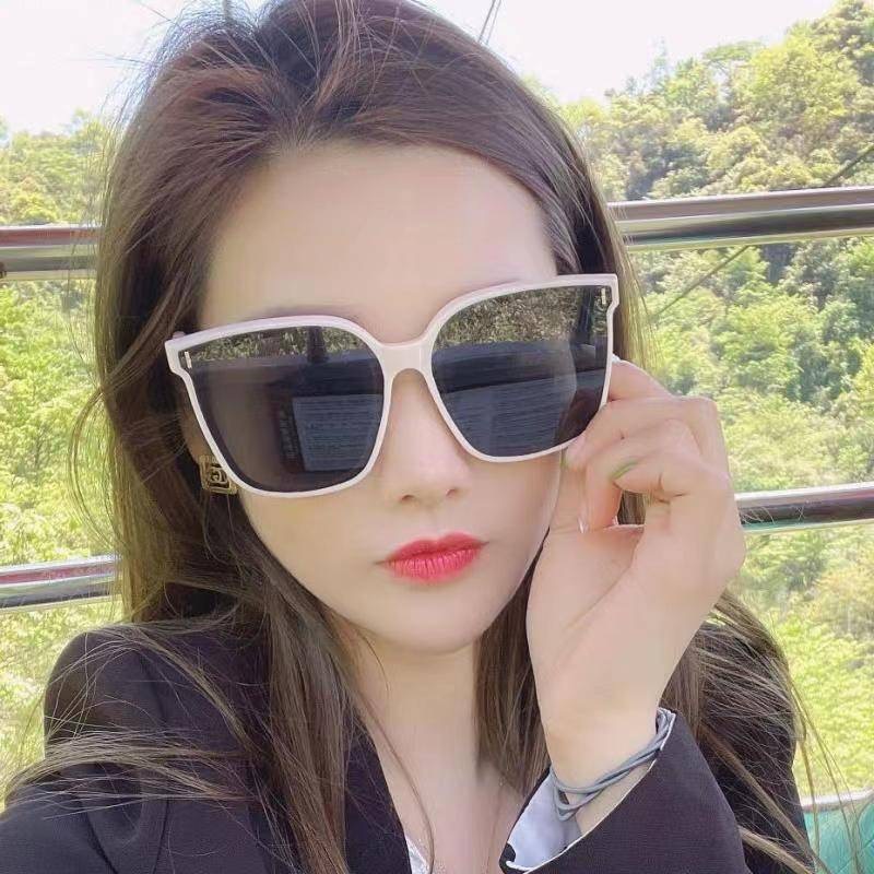 黄泥磅姿姿美女