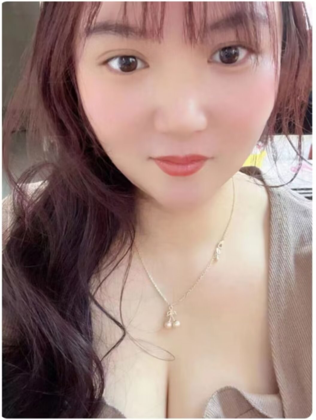 大灯闪亮非常的肥妹