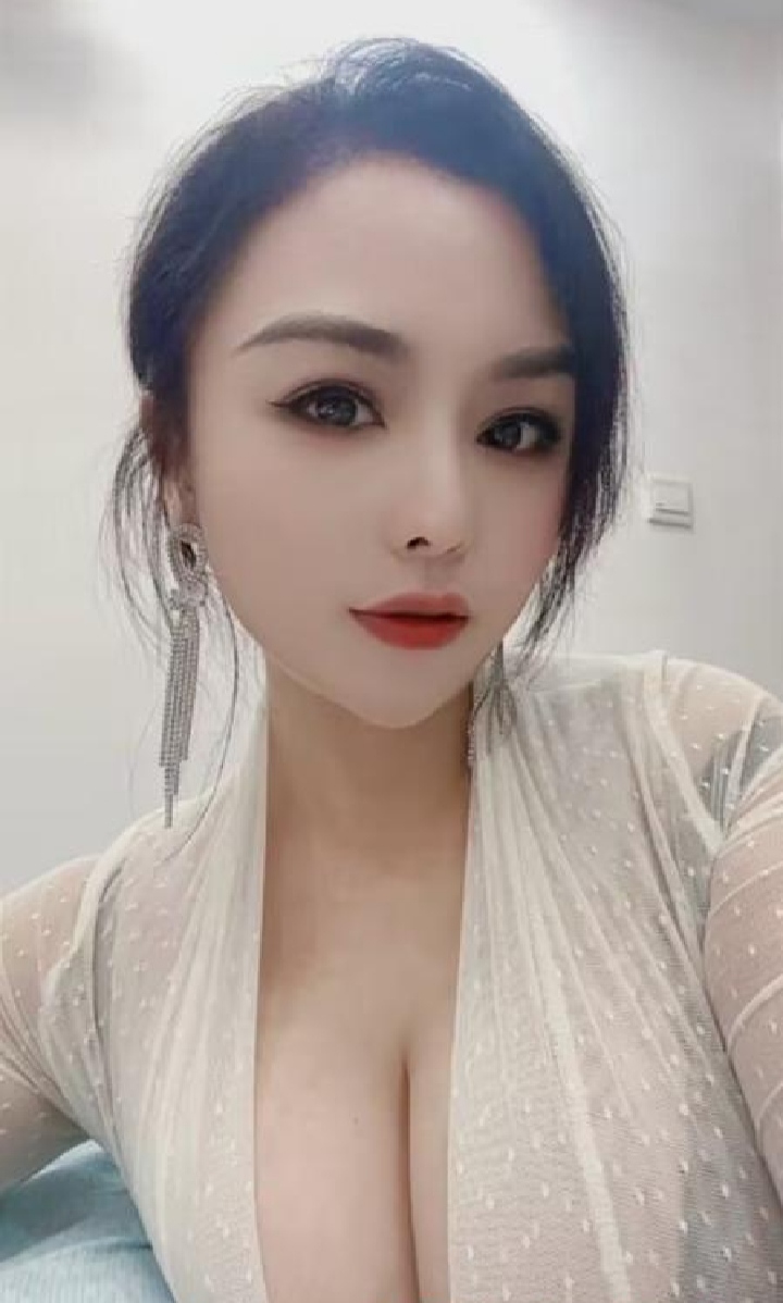 临平惹火大白兔小姐姐