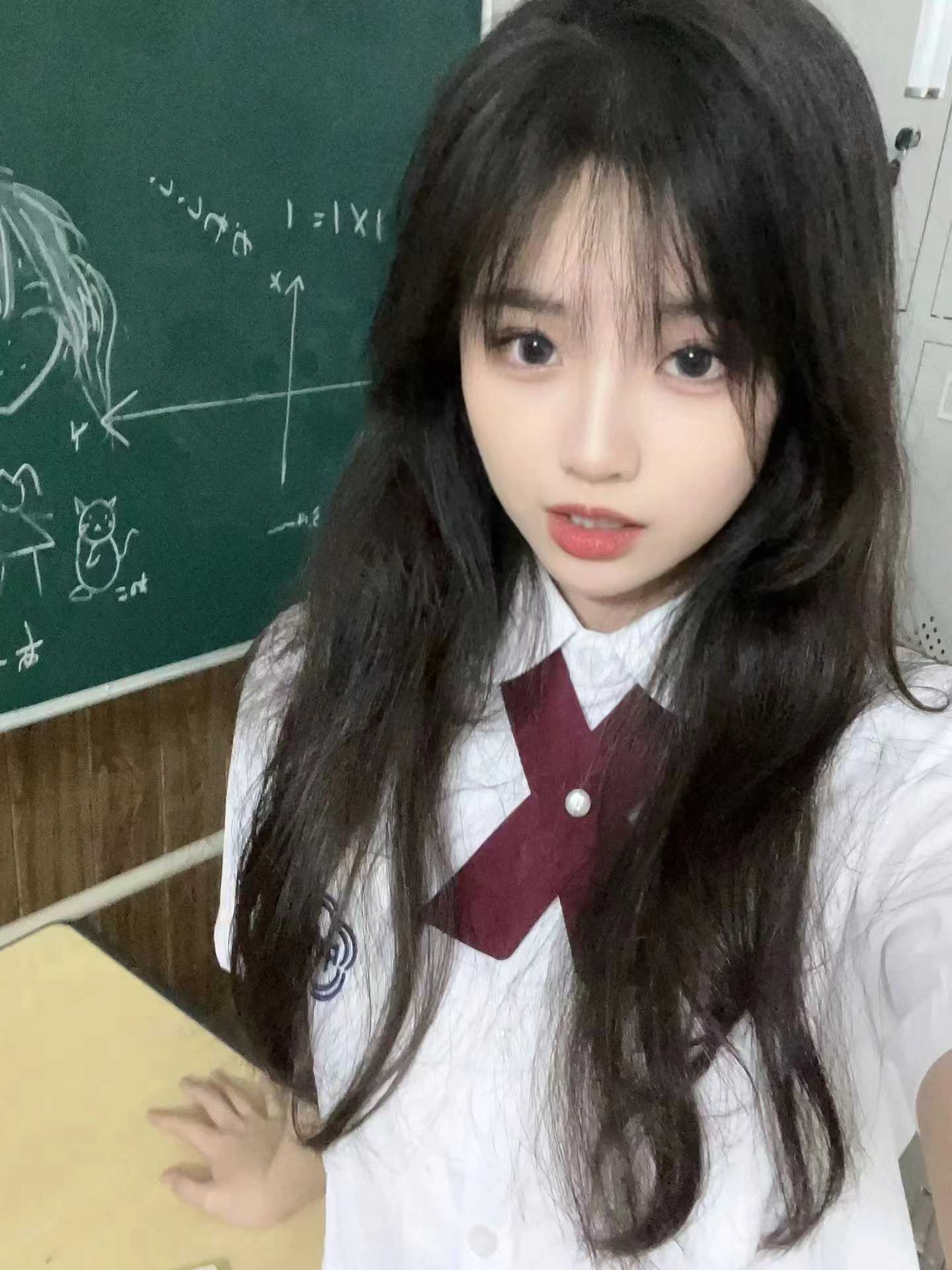 小萝莉类型,活泼可爱开朗06年小可爱