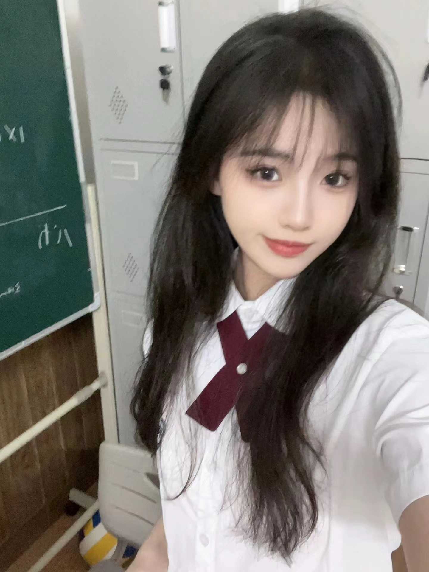 小萝莉类型，活泼可爱开朗06年小可爱