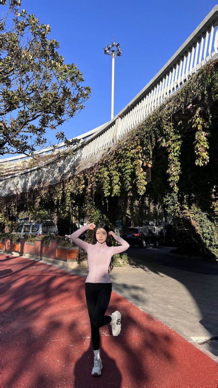 柚柚同学兼职外出