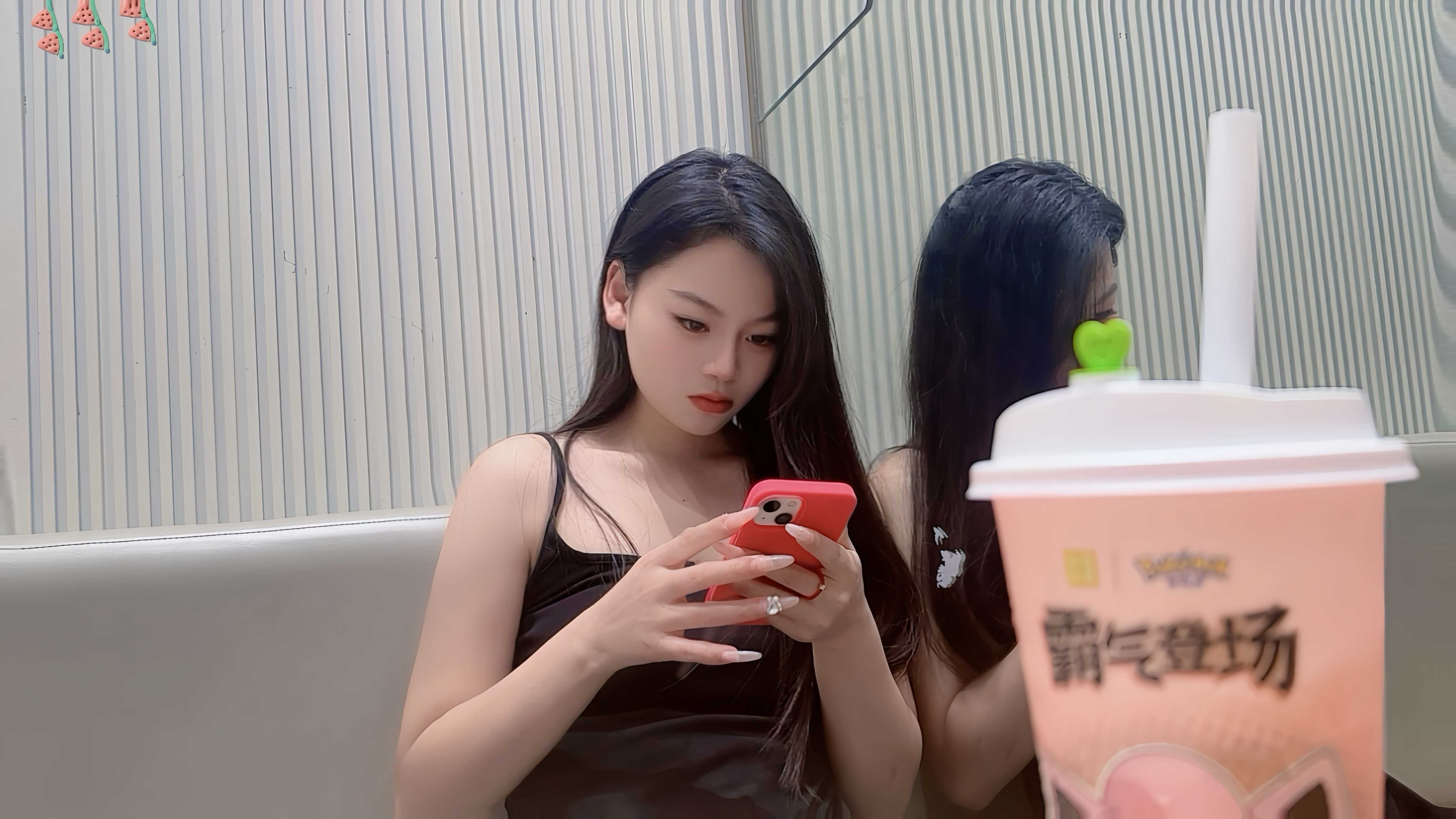 粉嫩火辣小姐姐深圳可上门