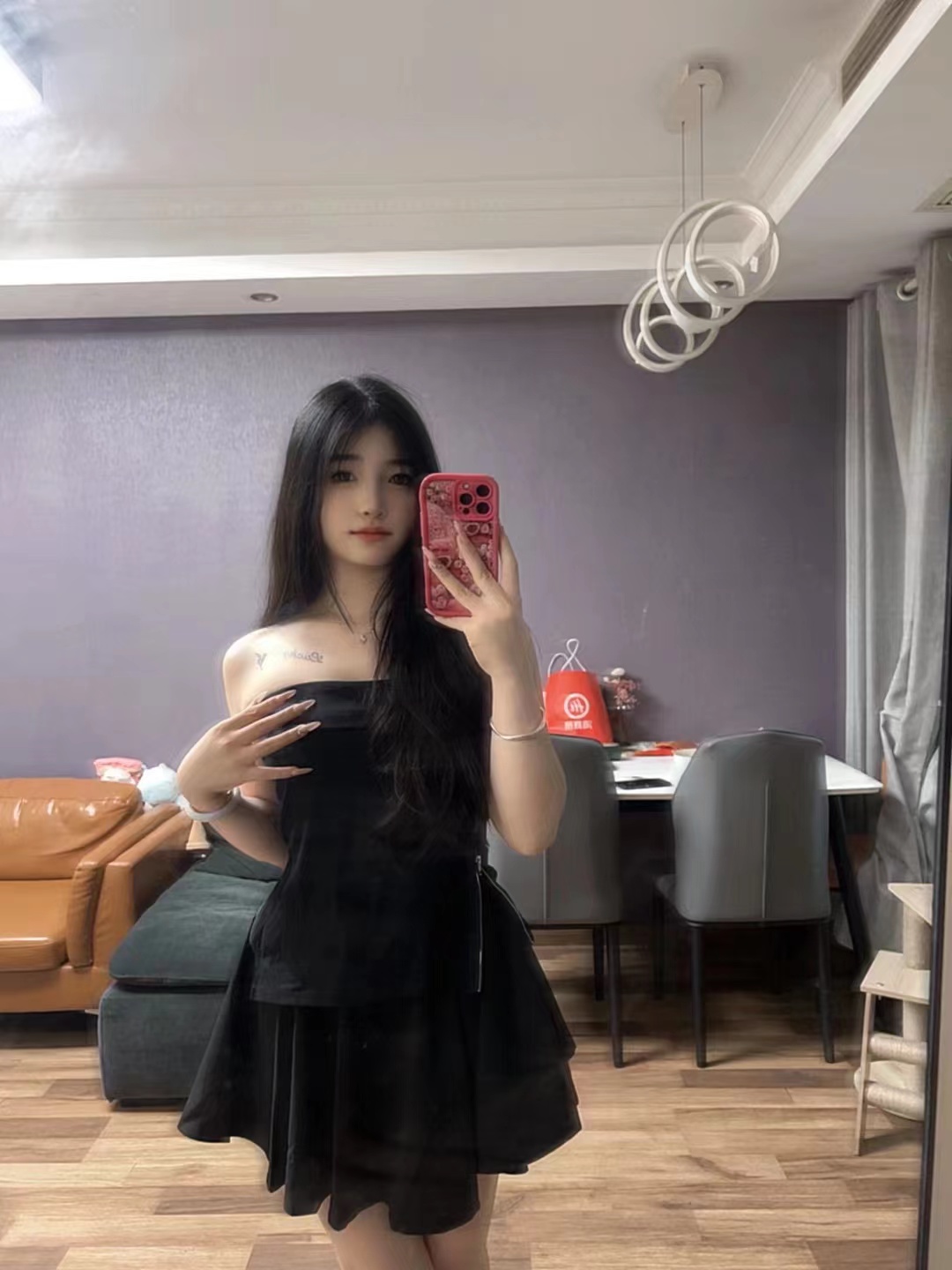 一个字，很嫩，高中生的感觉