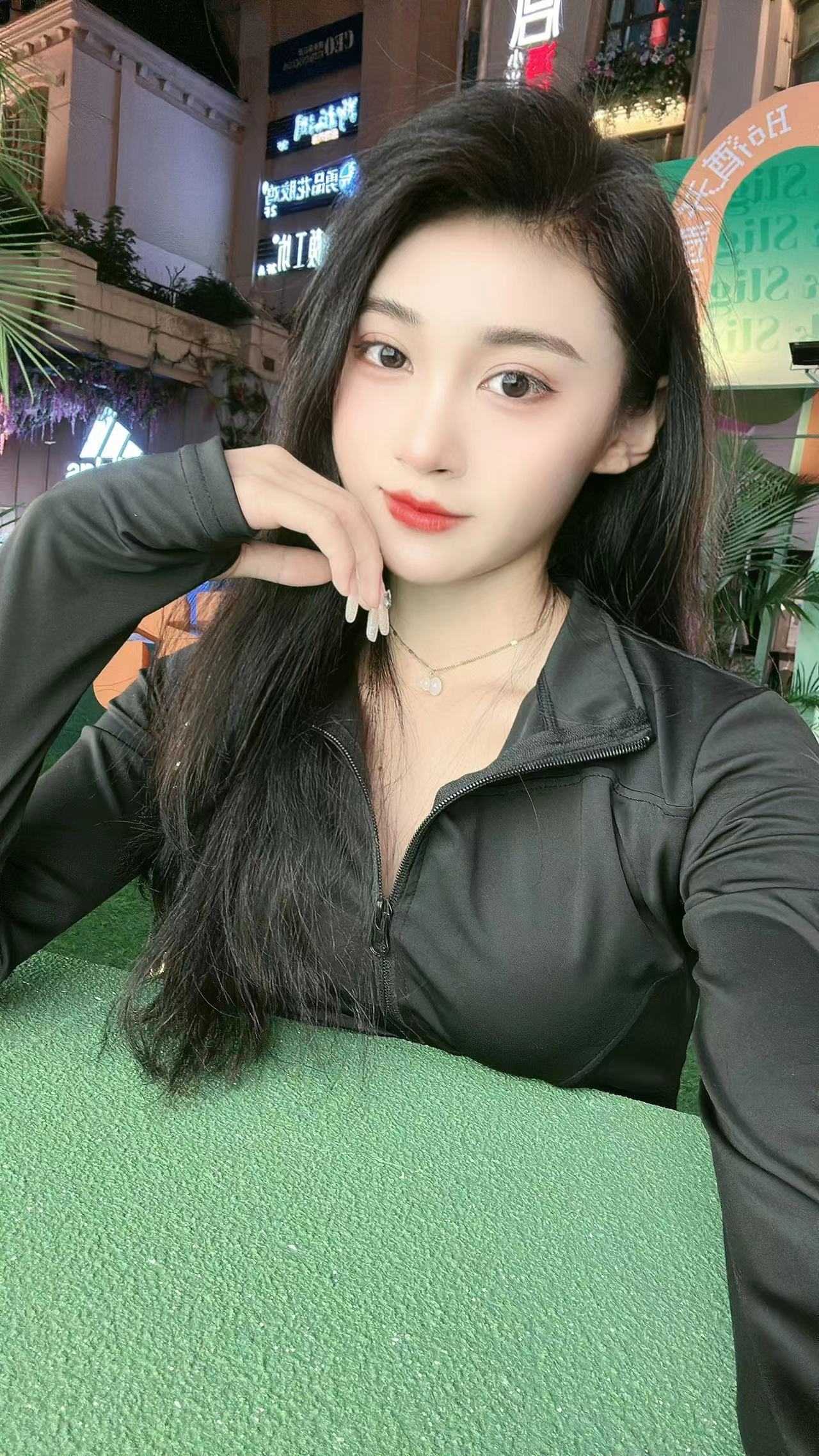 本人从事美容工作,偶尔出来兼职,有喜欢妹妹的吗