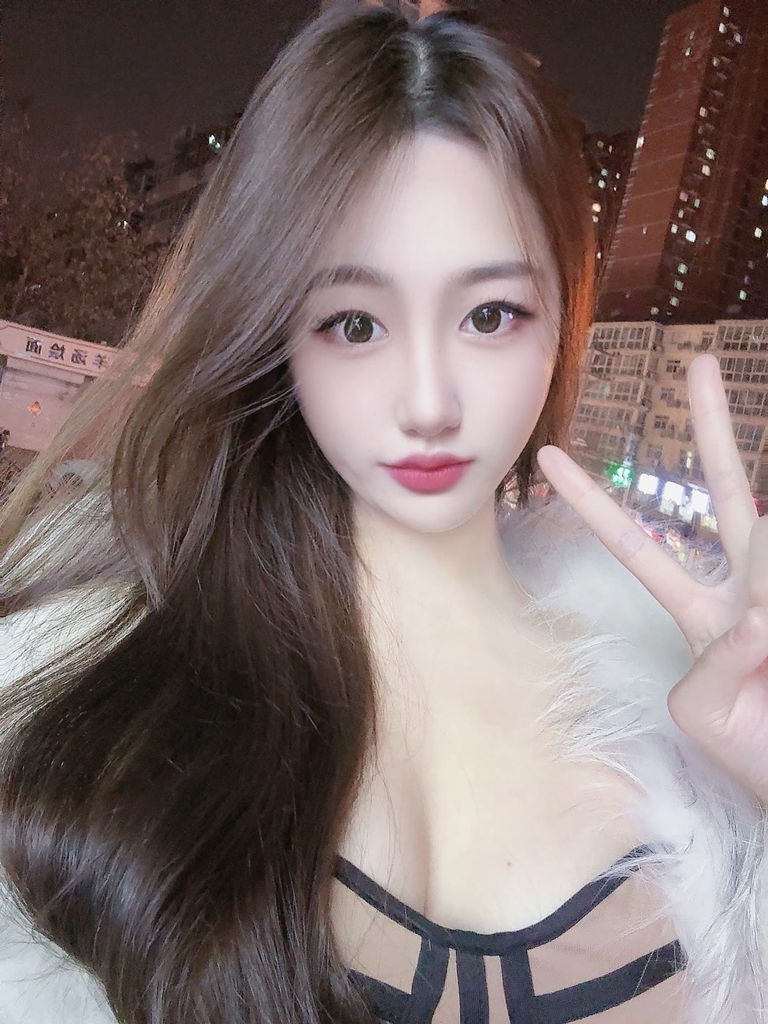 位置好找，小妹也很漂亮