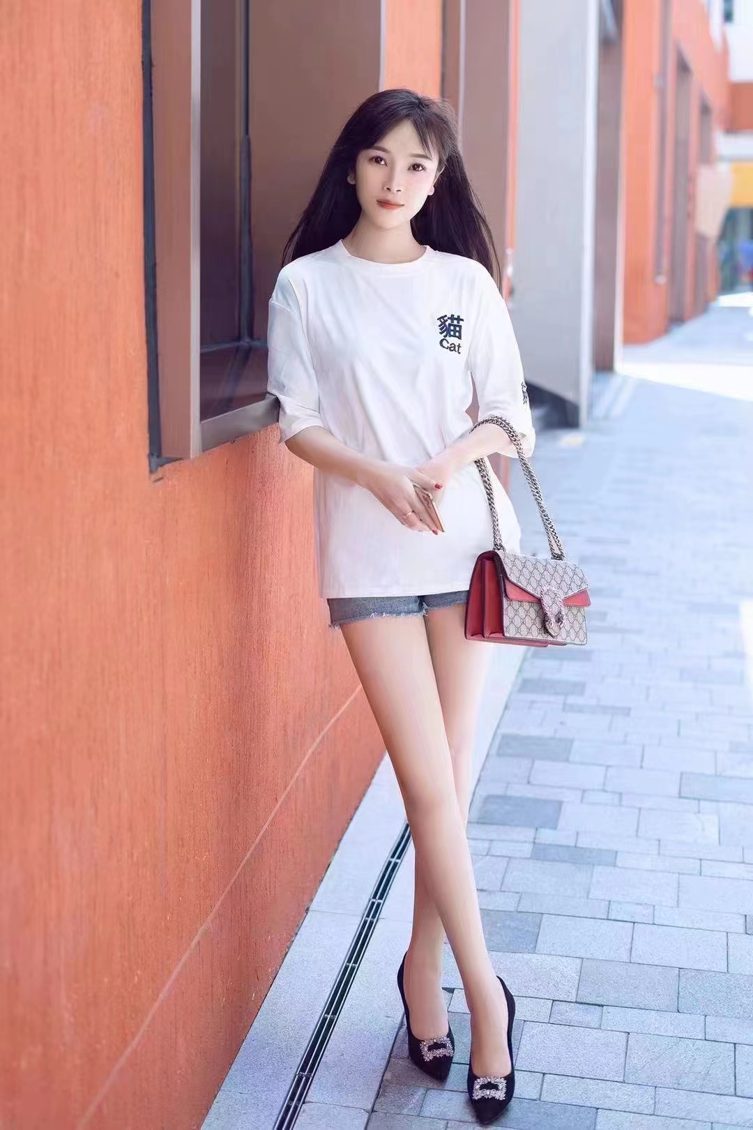 丰满妩媚，封锁饱满