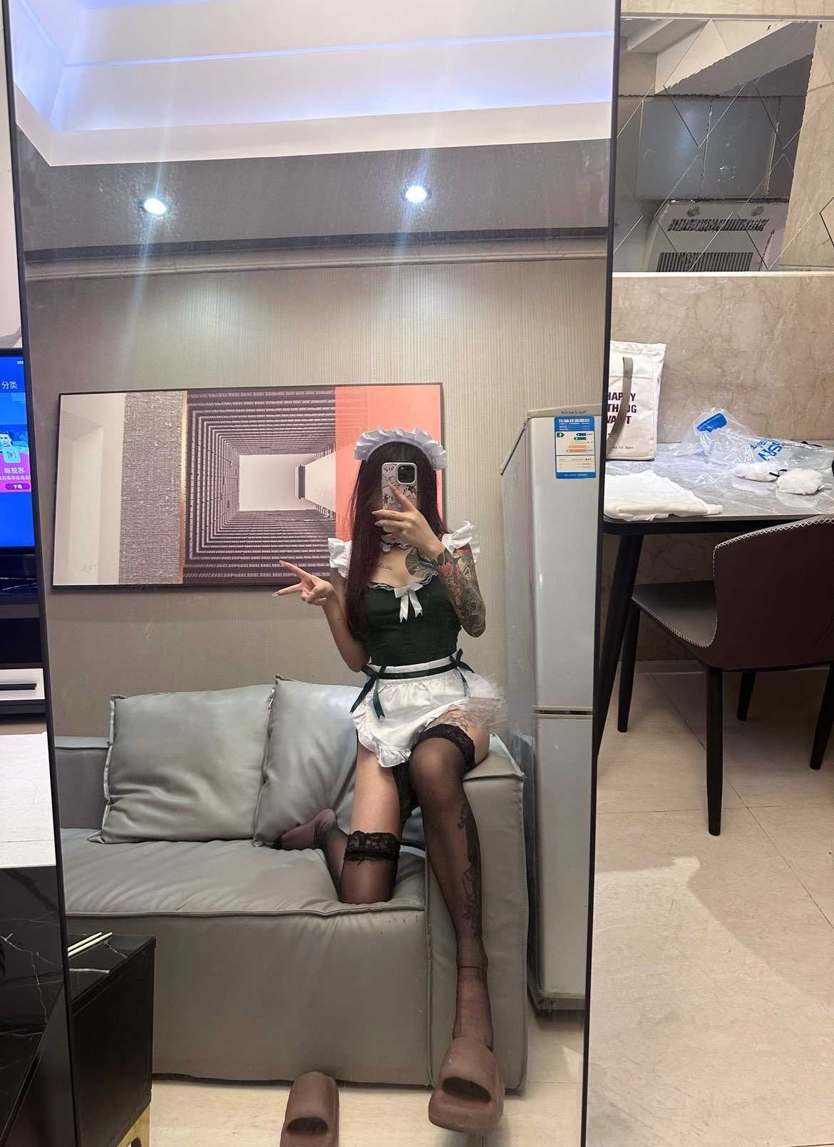 可爱甜美，身材苗条