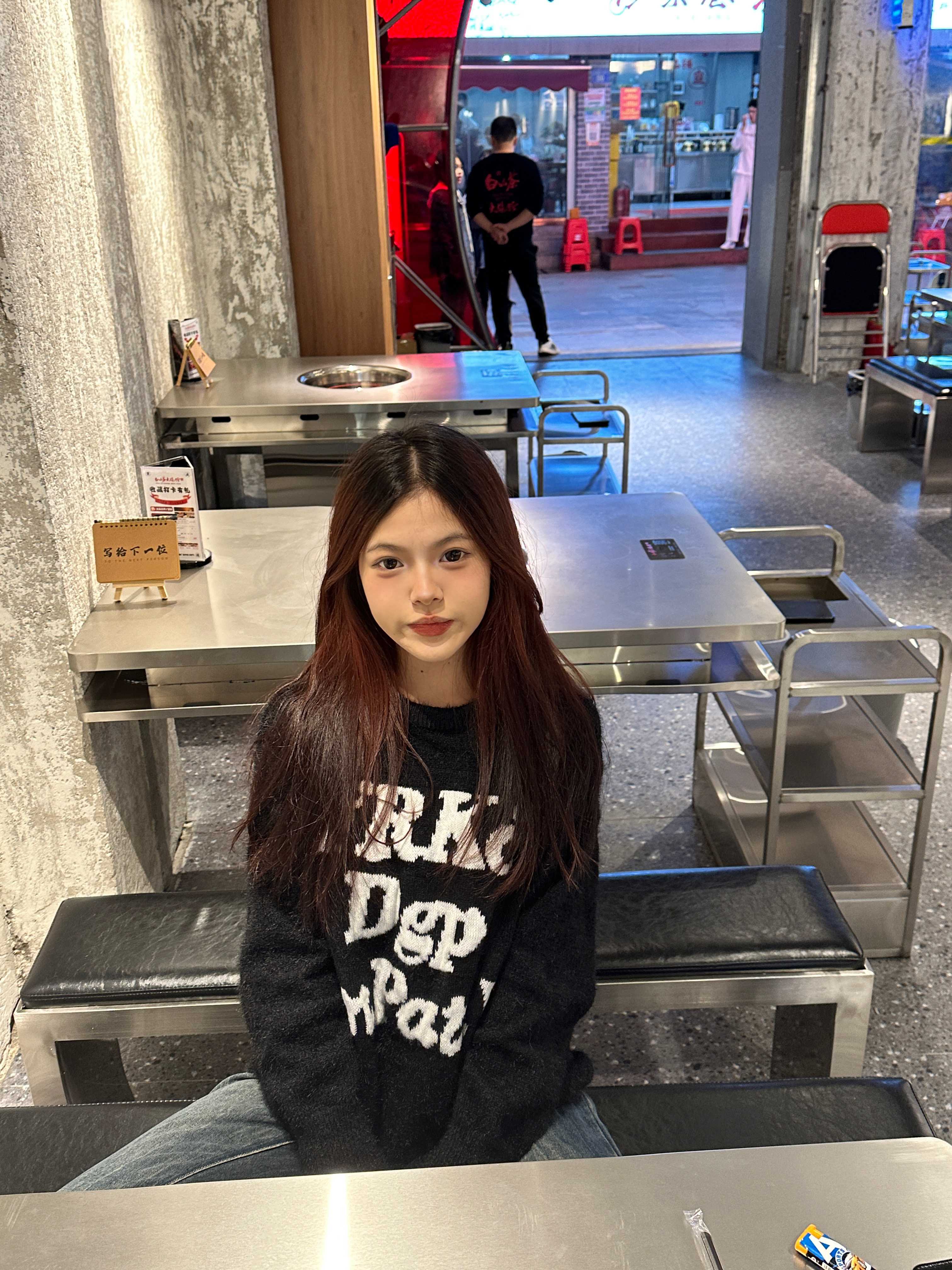 可爱甜美，身材苗条