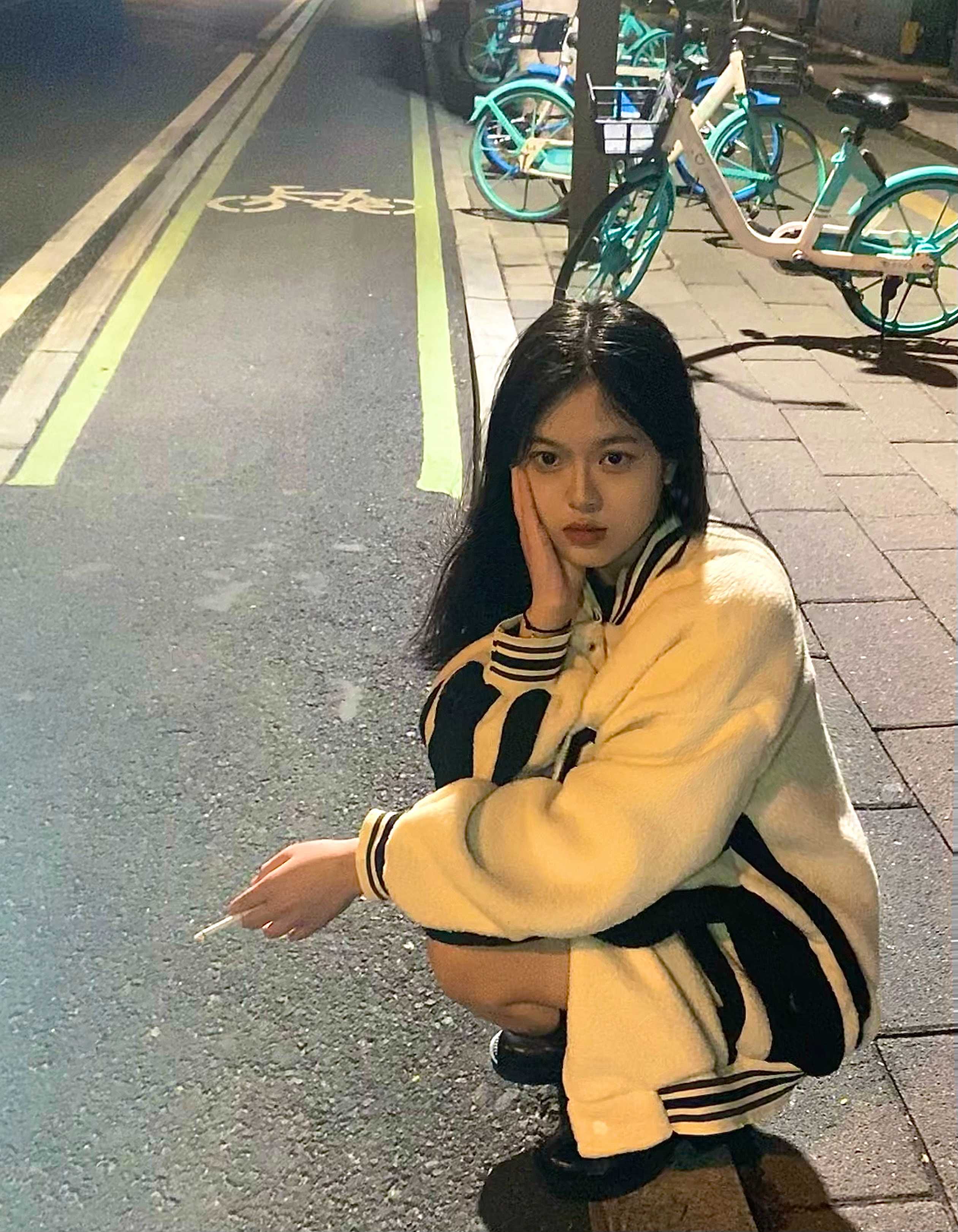 可爱甜美，身材苗条