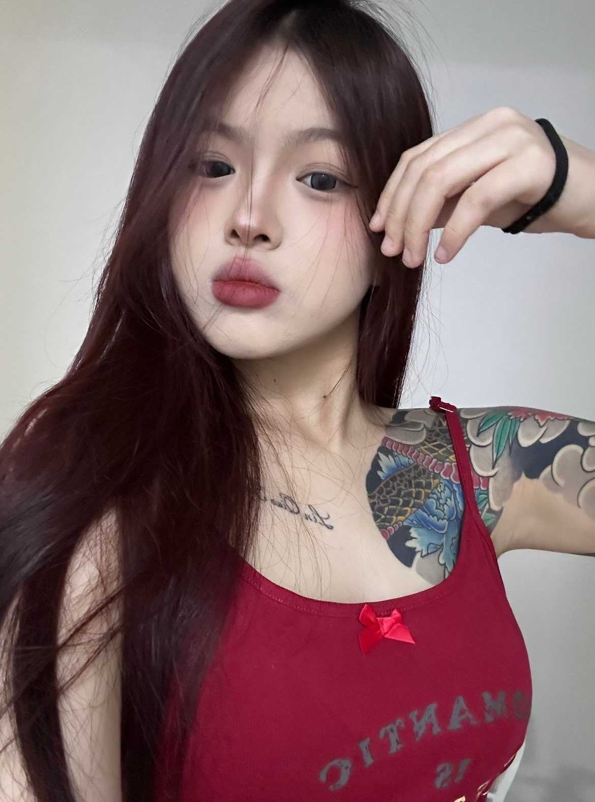 可爱甜美，身材苗条