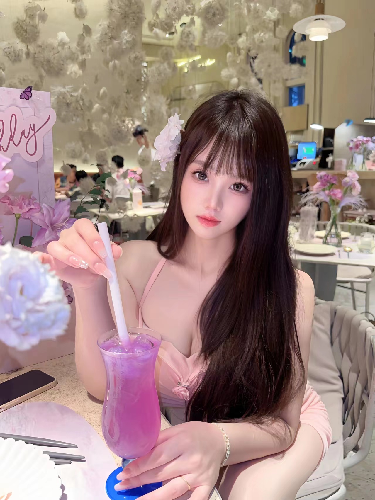 身材高挑，御姐气质