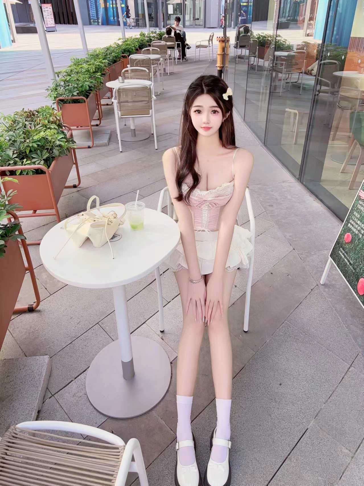 三点粉嫩的妹妹