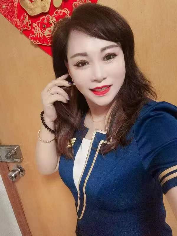 岗厦妩媚熟女小桃花