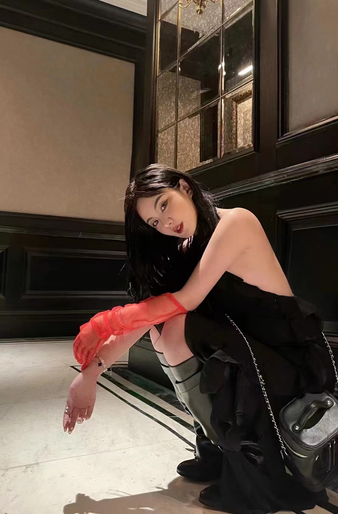 黑丝美胸长腿小姐姐