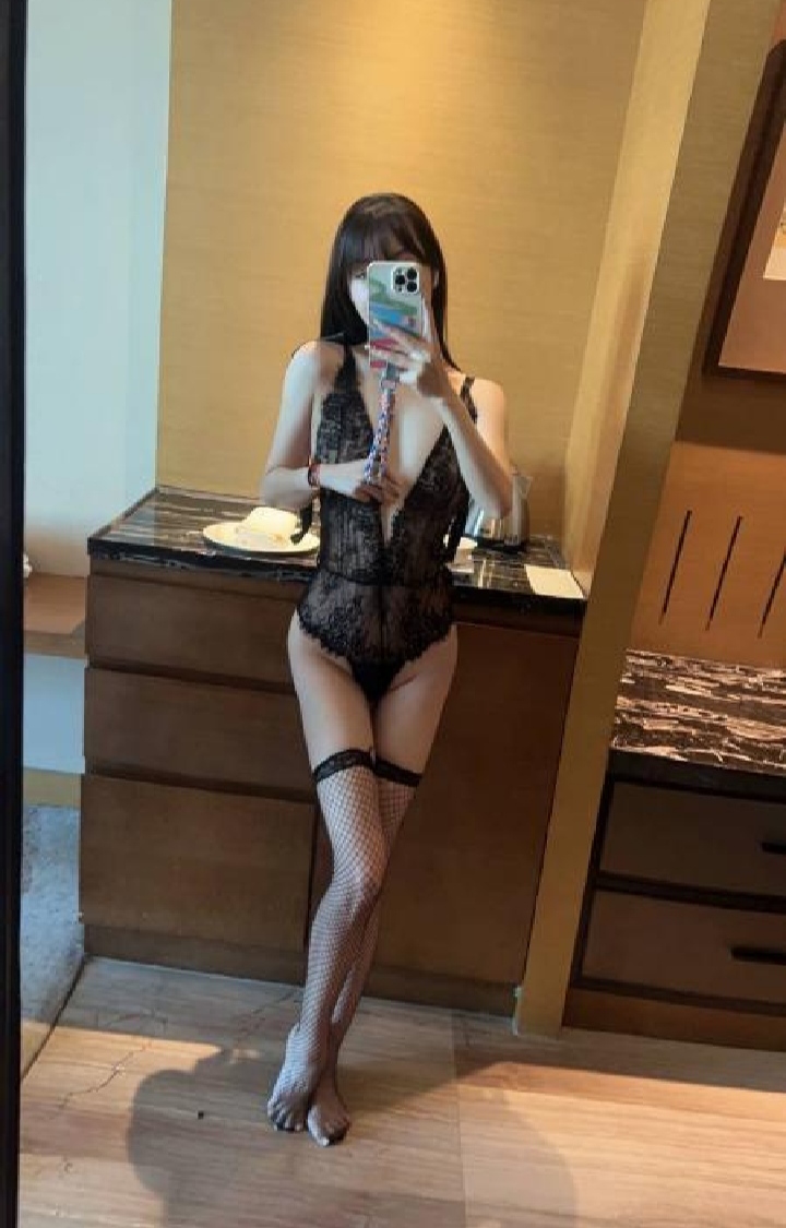 朝阳黑丝制服温婉辣妹