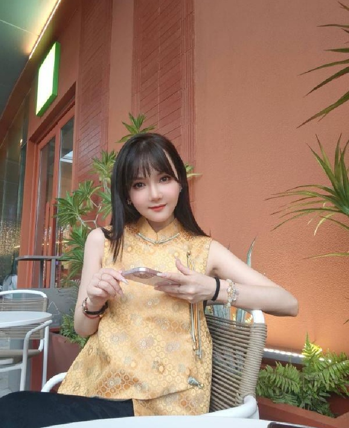 朝阳黑丝制服温婉辣妹