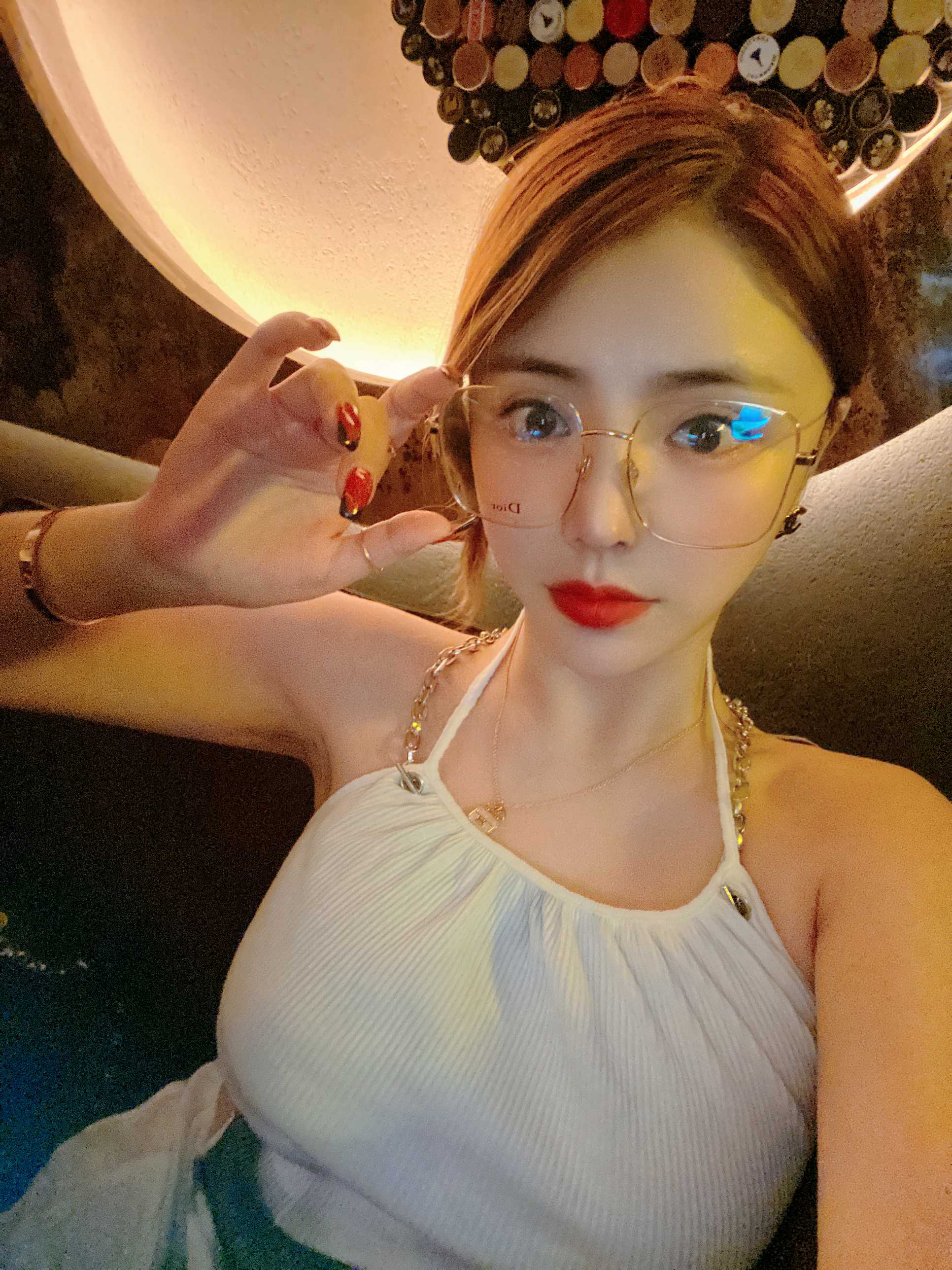 自做自聊的美女小姐姐