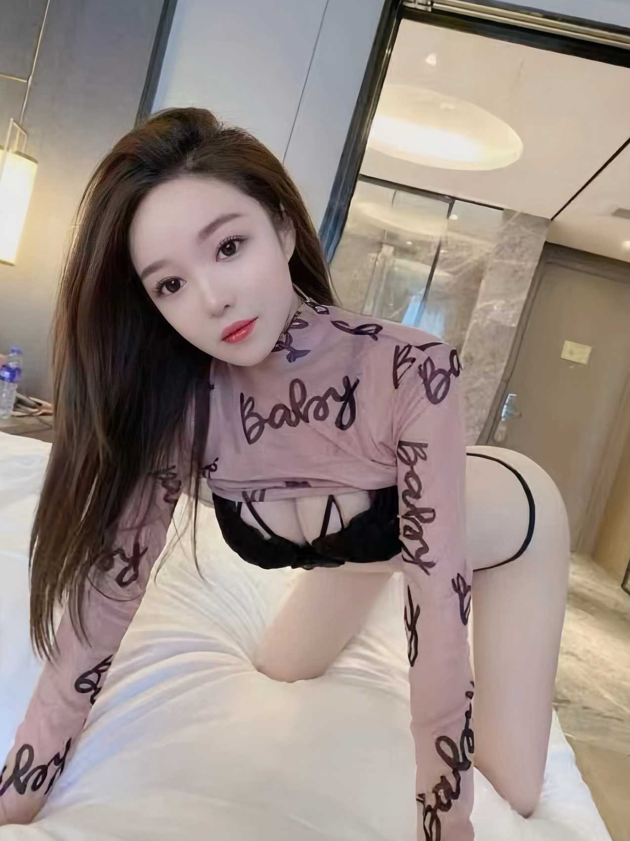 身材匀称皮肤白皙的妹妹