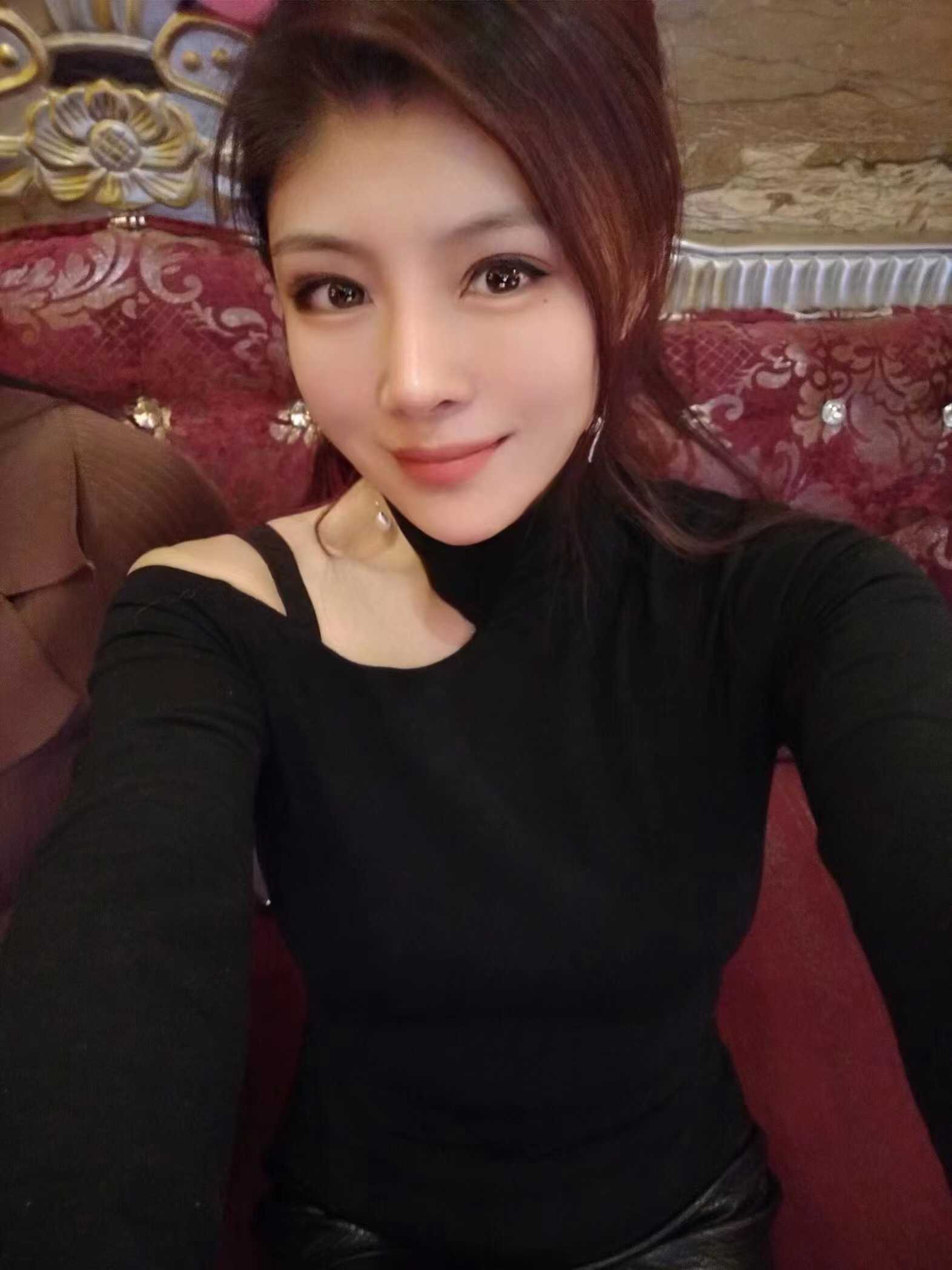 西青妩媚少妇水蜜桃