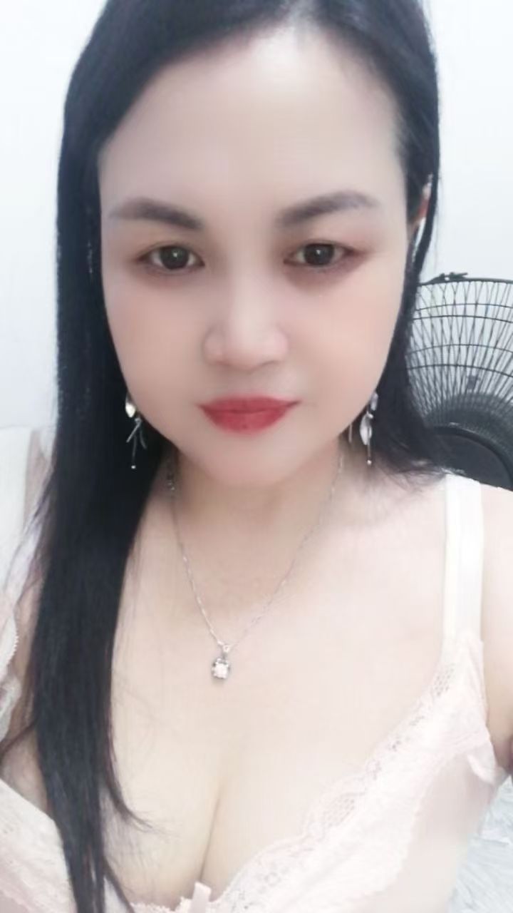 越秀丰润妩媚熟女玫瑰