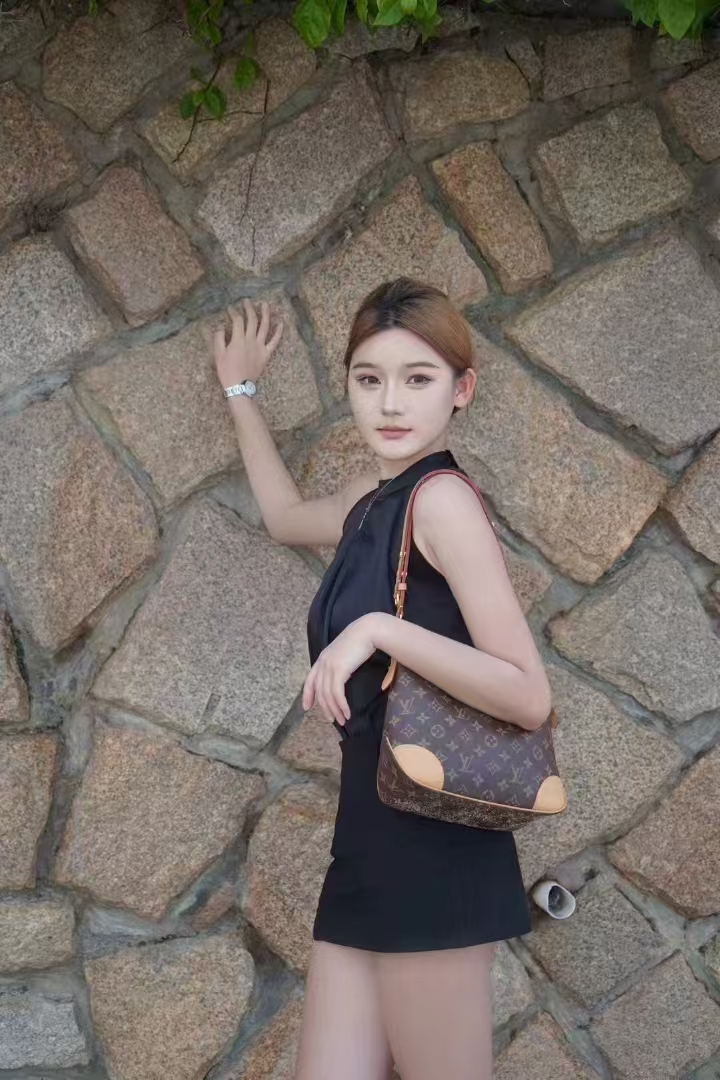 广州市区均可外卖的小美女