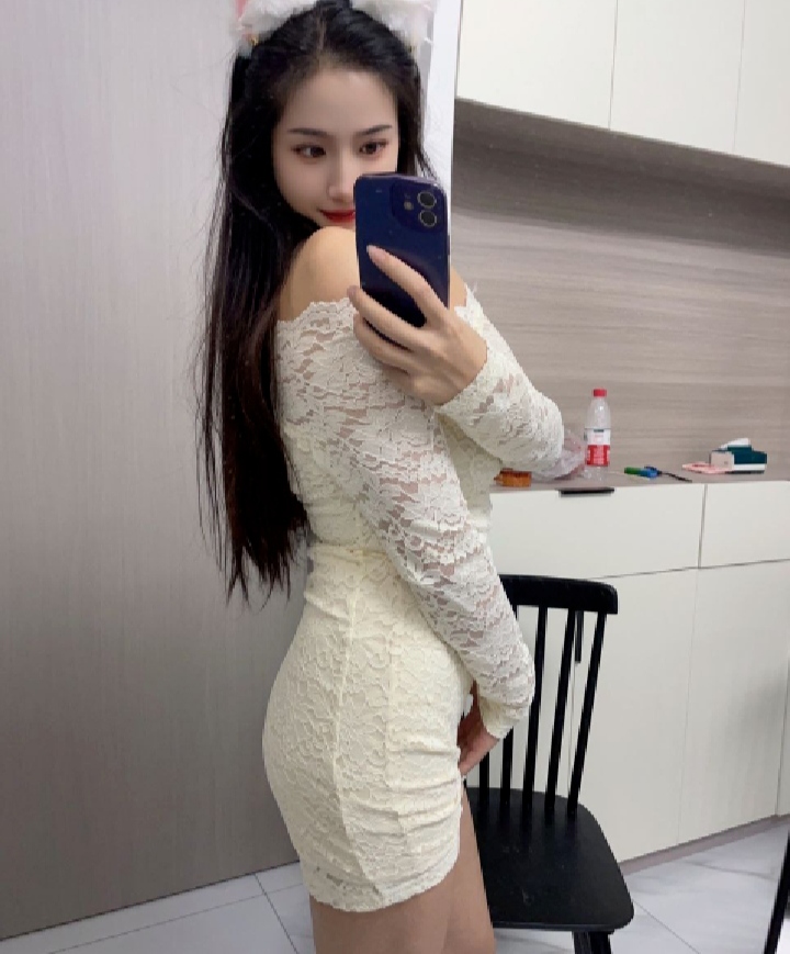 宝安颜值美妞露露