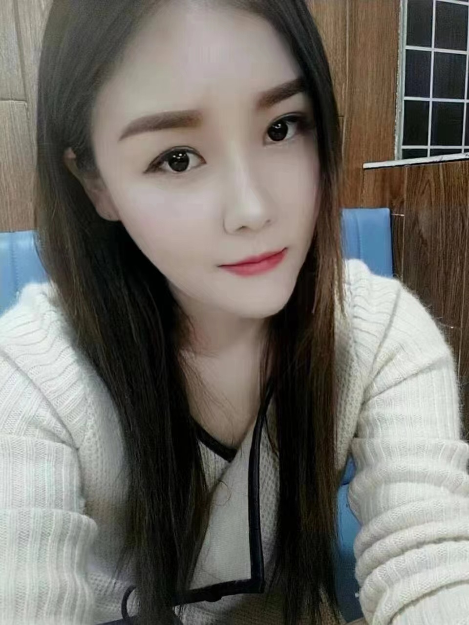 湖塘迷人惹火腿模依依