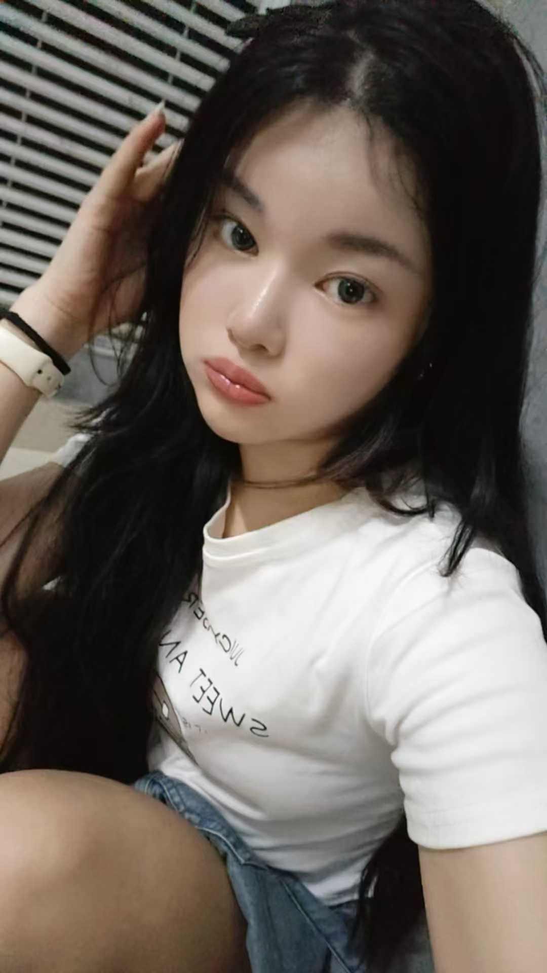 下沙乖巧白嫩花小妹